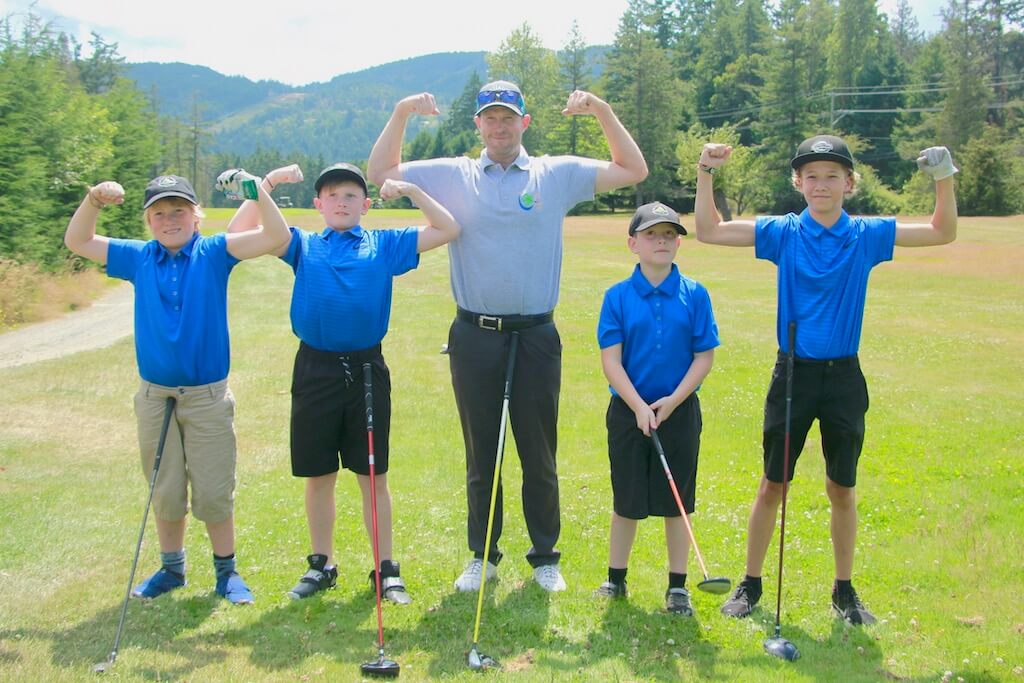 Lady Minto Junior golf team with Issac